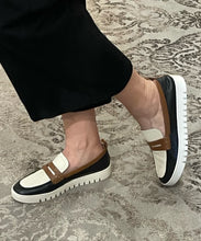 Load image into Gallery viewer, Vionic Shoe "Uptown" multi