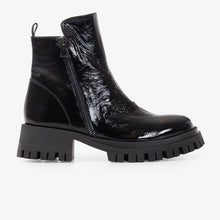 Load image into Gallery viewer, Atelier Boot "Koi" black patent