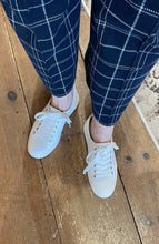 Load image into Gallery viewer, Vionic Sneaker "Winny" white