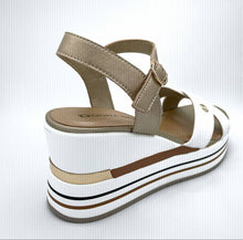 Load image into Gallery viewer, Donna Serena Sandal "Velvet"