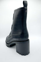 Load image into Gallery viewer, Aqua Flex Boot "Believe" black