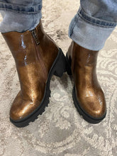Load image into Gallery viewer, Aqua Flex Boot "Slick" Bronze Krinkle