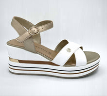 Load image into Gallery viewer, Donna Serena Sandal "Velvet"