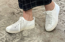 Load image into Gallery viewer, Vionic Sneaker "Winny" white