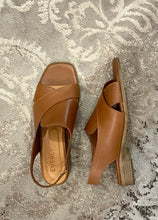 Load image into Gallery viewer, Everly Sandal "Tessa" tan