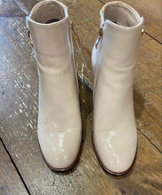 Load image into Gallery viewer, Aqua Flex Boot "Orlean" cream patent