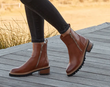 Load image into Gallery viewer, EOS boot "Lindira" hazelnut