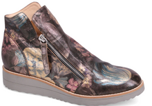 Load image into Gallery viewer, Django and Juliette Boot "Oh My" Blue Floral