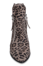Load image into Gallery viewer, Django and Juliette Boot "Jazzy" leopard