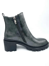 Load image into Gallery viewer, Aqua Flex Boot "Slick" Emerald Krinkle