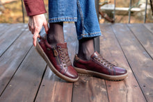 Load image into Gallery viewer, Remonte Sneaker "Octavia" wine red
