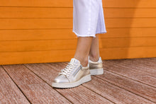 Load image into Gallery viewer, Remonte Sneaker "Heide 2" pale gold/white