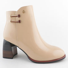 Load image into Gallery viewer, Aqua Flex Boot "Orlean" cream patent