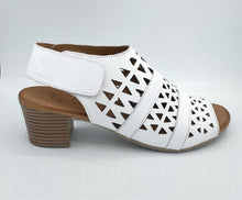 Load image into Gallery viewer, Tyche Sandal &quot;Lauren&quot; white
