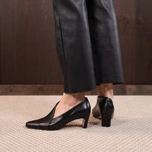 Load image into Gallery viewer, EOS Shoe "Kit" black
