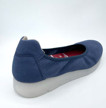 Load image into Gallery viewer, Saydo Shoe &quot;Filbert&quot; navy perf flat
