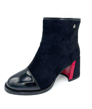 Load image into Gallery viewer, Aqua Flex Boot &quot;Suzy Too&quot; Black
