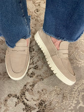 Load image into Gallery viewer, Vionic Shoe &quot;Uptown Loafer&quot; cobblestone
