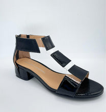 Load image into Gallery viewer, Tamara Shoe &quot;Abbie&quot;  black patent
