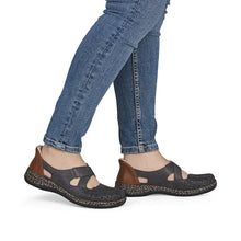 Load image into Gallery viewer, Rieker Shoe "Maya" pepper
