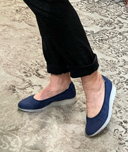 Load image into Gallery viewer, Saydo Shoe &quot;Filbert&quot; navy perf flat
