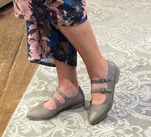 Load image into Gallery viewer, Bueno Shoe &quot;Bess&quot; grey
