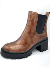 Load image into Gallery viewer, Aqua Flex Boot &quot;Slick&quot; Bronze Krinkle
