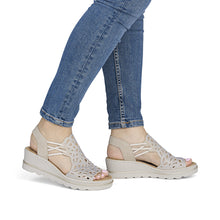 Load image into Gallery viewer, Rieker Sandal "Garbo" beige
