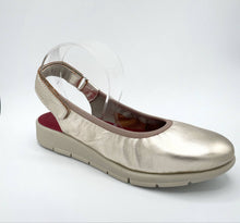 Load image into Gallery viewer, Saydo Shoe &quot;Freesia&quot; champagne
