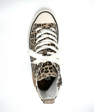 Load image into Gallery viewer, Refresh Sneaker &quot;Hippie&quot; Leopard
