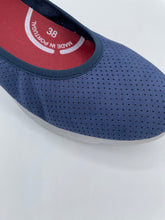 Load image into Gallery viewer, Saydo Shoe &quot;Filbert&quot; navy perf flat
