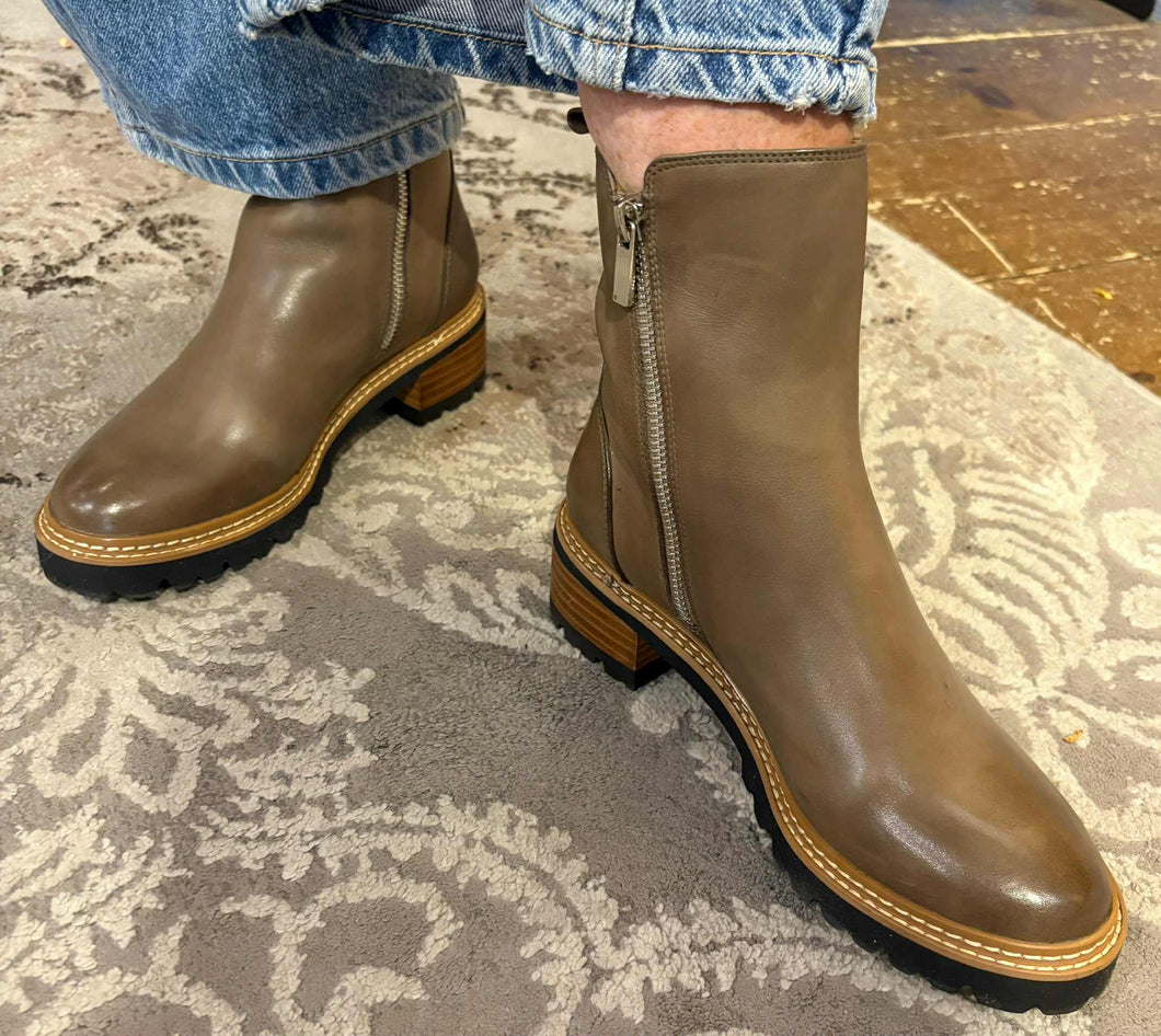 EOS boot 