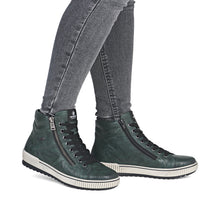 Load image into Gallery viewer, Remonte Boot &quot;Matilda&quot; peacock green
