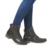 Load image into Gallery viewer, Remonte Boot &quot;Clementine&quot; black mix
