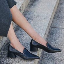 Load image into Gallery viewer, EOS Shoe "Hatena" black
