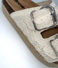 Load image into Gallery viewer, Refresh Sandal "Saffron" cream
