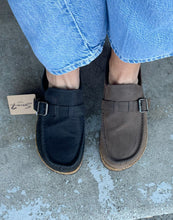 Load image into Gallery viewer, Seven Shoe "Buckley" brown
