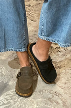 Load image into Gallery viewer, Seven Shoe "Buckley" brown
