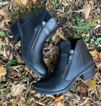 Load image into Gallery viewer, Everly Boot "Olivia" black
