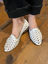 Load image into Gallery viewer, Kremara Shoe "Festival" white
