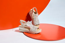 Load image into Gallery viewer, Rieker Sandal "Garbo" beige
