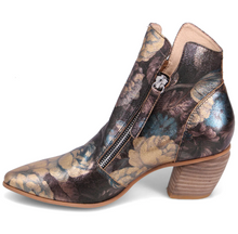 Load image into Gallery viewer, Django and Juliette Boot &quot;Jazzy&quot; blue floral
