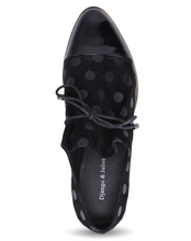 Load image into Gallery viewer, Django and Juliette shoe &quot;Kotty&quot; black dot patent
