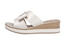 Load image into Gallery viewer, Remonte Sandal &quot;Bowery&quot; gold
