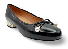 Load image into Gallery viewer, Tamara London Shoe "Azzi" black
