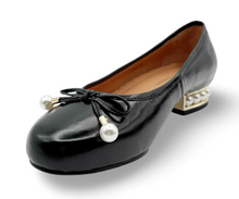 Load image into Gallery viewer, Tamara London Shoe "Azzi" black
