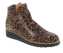 Load image into Gallery viewer, Django and Juliette Boot "Oh My" Leopard
