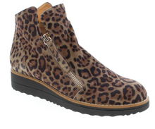 Load image into Gallery viewer, Django and Juliette Boot "Oh My" Leopard
