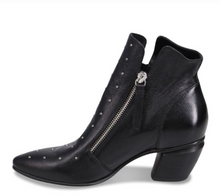 Load image into Gallery viewer, Django &amp; Juliette Boot "Jazzy" Black stud
