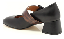 Load image into Gallery viewer, Tamara London shoe "Pagoda" patent
